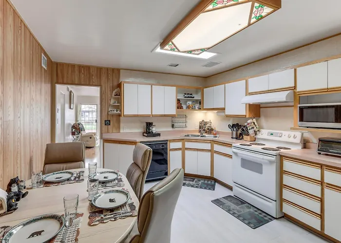 Holiday home Near Route 66, Family Fun & Lakes! Williams