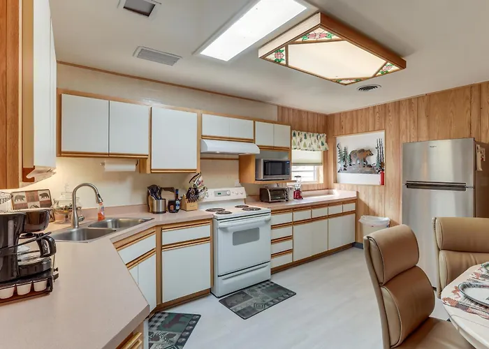 Holiday home Near Route 66, Family Fun & Lakes!