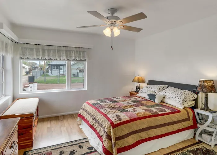 Holiday home Near Route 66, Family Fun & Lakes! *