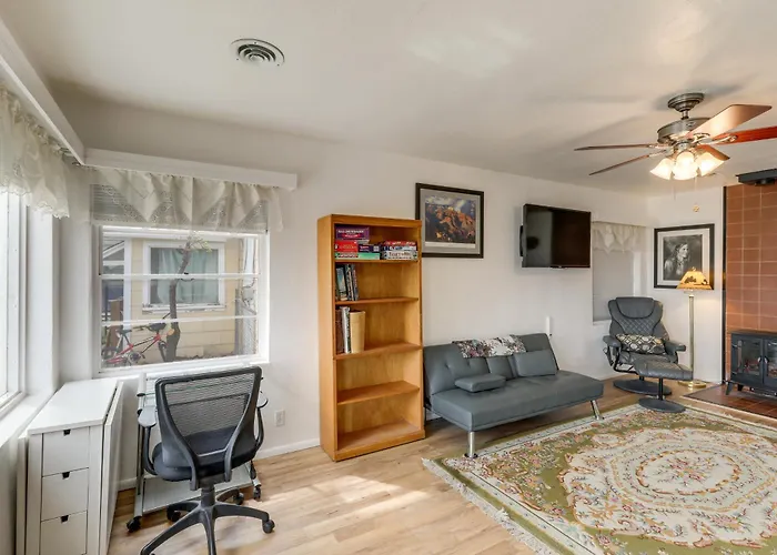 Near Route 66, Family Fun & Lakes! Holiday home *