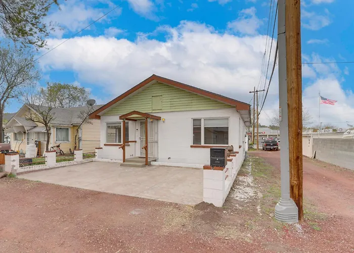 Near Route 66, Family Fun & Lakes! Holiday home *